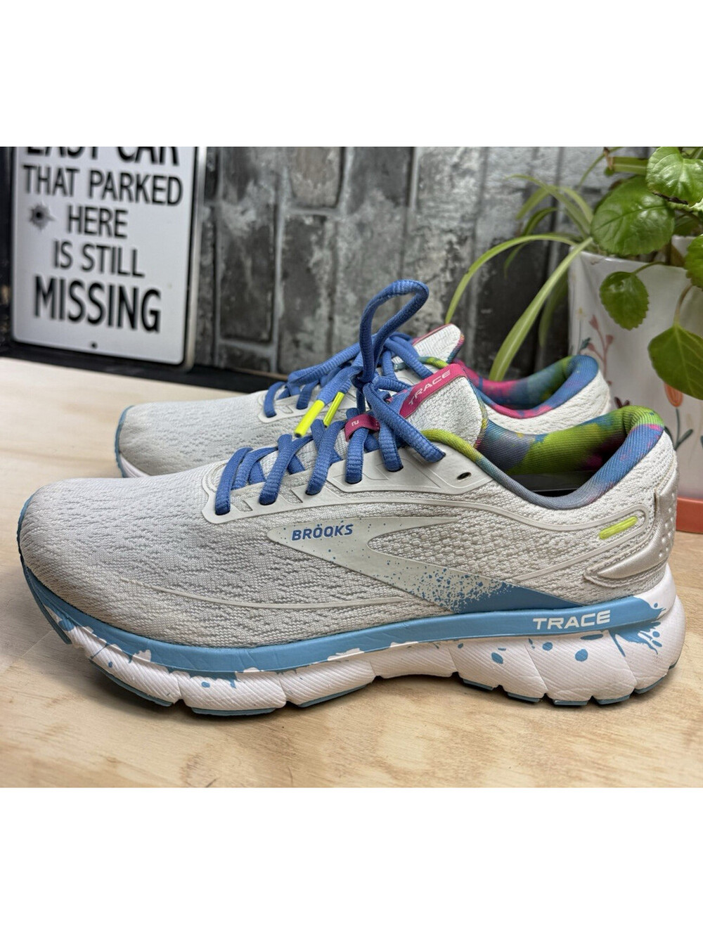 Brooks Trace Men's White/Blue/Multicolor Low Top Lace-Up Sneaker Rubber Outsole